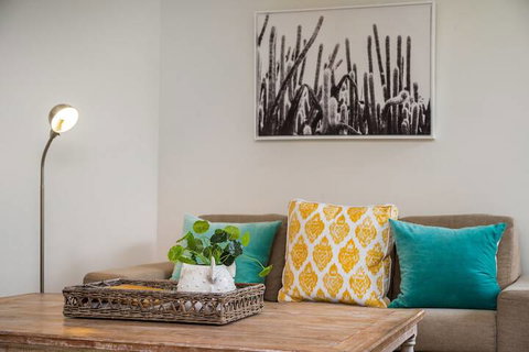 Byron Breeze 5 - Accommodation Burleigh 2