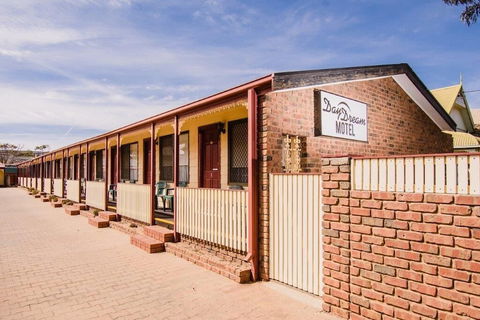 Daydream Motel And Apartments - Accommodation Burleigh 3