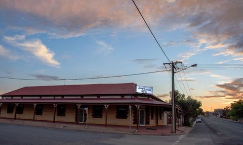 Daydream Motel And Apartments - Accommodation Burleigh 2