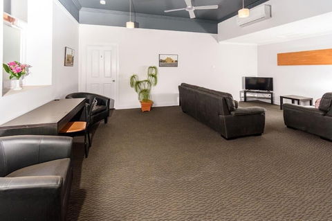 Daydream Motel And Apartments - Accommodation Burleigh 6
