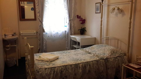 Annies Shandon Inn - Accommodation Burleigh 5