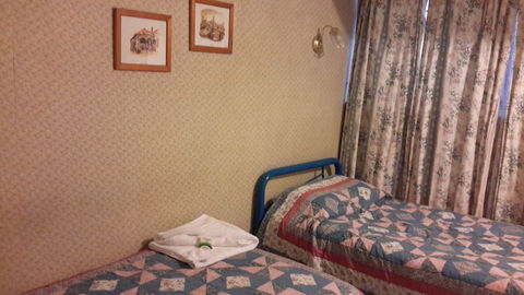 Annies Shandon Inn - Accommodation Burleigh 2