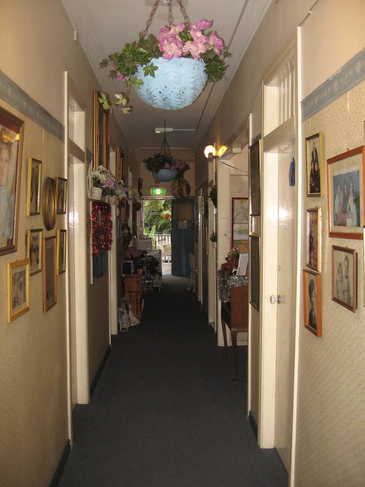 Spring Hill QLD Accommodation Burleigh