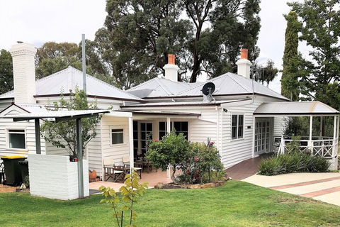 Fairbank House - Accommodation Burleigh 1