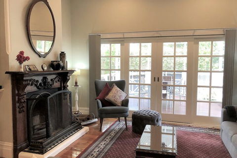 Fairbank House - Accommodation Burleigh 2