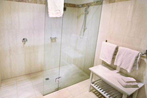 Fairbank House - Accommodation Burleigh 5