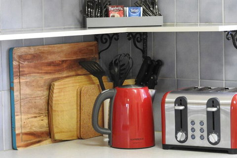 Annies Holiday Units - Accommodation Burleigh 6