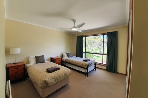 Annies Holiday Units - Accommodation Burleigh 4