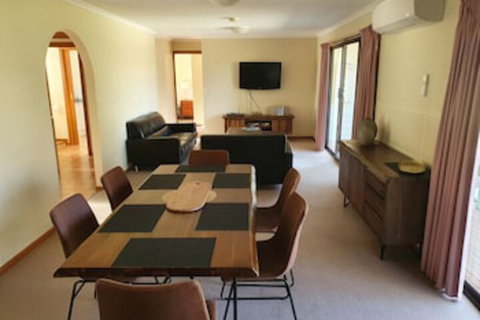 Annies Holiday Units - Accommodation Burleigh 0