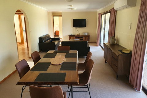 Annies Holiday Units - Accommodation Burleigh 1