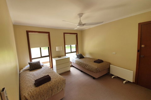Annies Holiday Units - Accommodation Burleigh 5