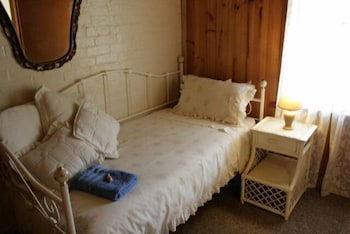 A Settler's Cottage - Accommodation Burleigh 3