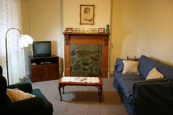 A Settler's Cottage - Accommodation Burleigh 2