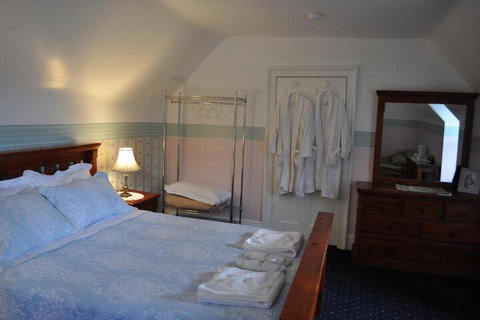 Roslyn House B & B - Accommodation Burleigh 3