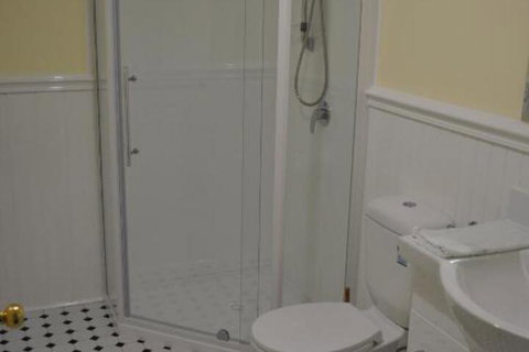 Roslyn House B & B - Accommodation Burleigh 0