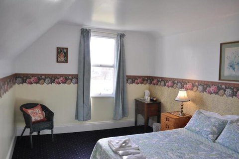 Roslyn House B & B - Accommodation Burleigh 4