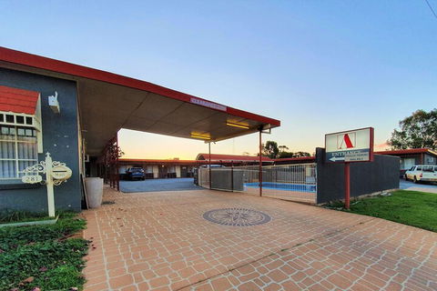 Ardeanal Motel West Wyalong - Accommodation Burleigh 1