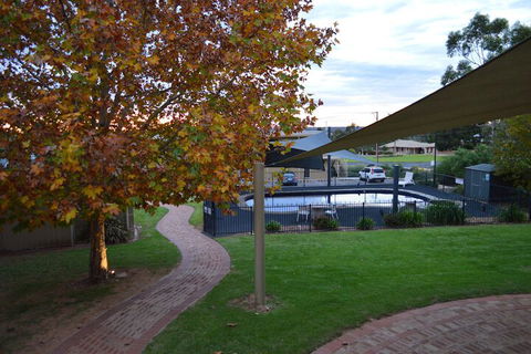 Loxton Community Hotel Motel - Accommodation Burleigh 3