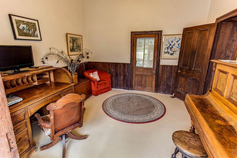 Antechamber Bay Retreats - Accommodation Burleigh 2