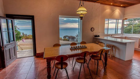 Antechamber Bay Retreats - Accommodation Burleigh 3
