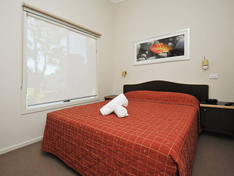 NRMA Eastern Beach Holiday Park - Accommodation Burleigh 3