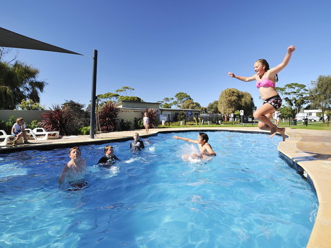NRMA Eastern Beach Holiday Park - Accommodation Burleigh 1
