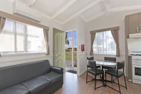 Gum Tree Caravan Park - Accommodation Burleigh 3