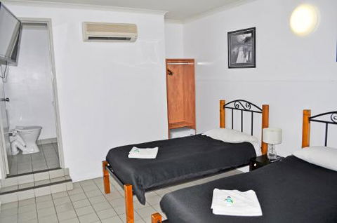 Airlie Waterfront Accommodation - Accommodation Burleigh 6