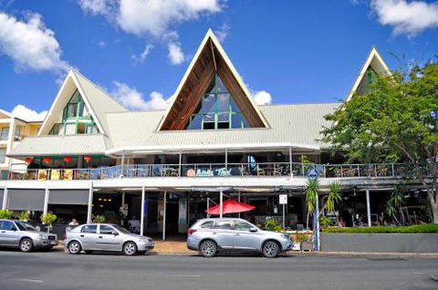 Airlie Waterfront Accommodation - Accommodation Burleigh 0
