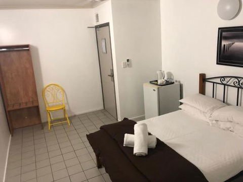 Airlie Waterfront Accommodation - Accommodation Burleigh 2