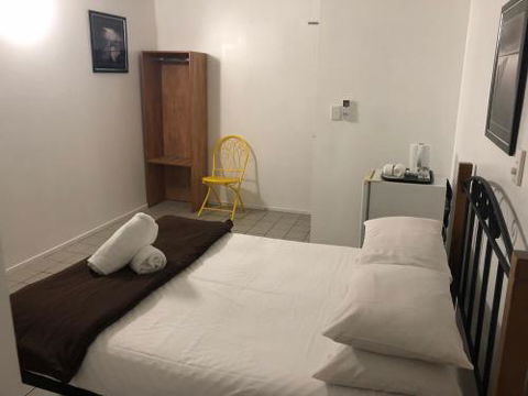 Airlie Waterfront Accommodation - Accommodation Burleigh 4