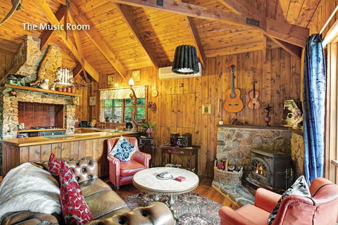 Forget Me Not Cottages - Accommodation Burleigh 5