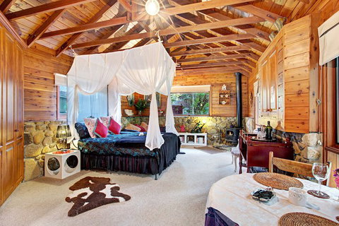 Forget Me Not Cottages - Accommodation Burleigh 7