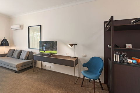 CKS Sydney Airport Hotel - Accommodation Burleigh 4