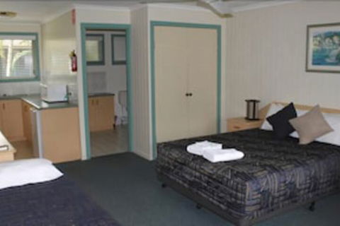 Sanctuary Lakes Fauna Retreat - Accommodation Burleigh 7