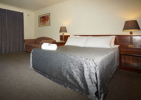 Seaton Arms Motor Inn - Accommodation Burleigh 2