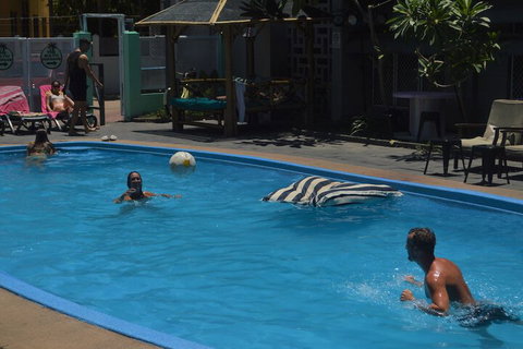 Youth Shack Backpackers - Hostel - Accommodation Burleigh 3