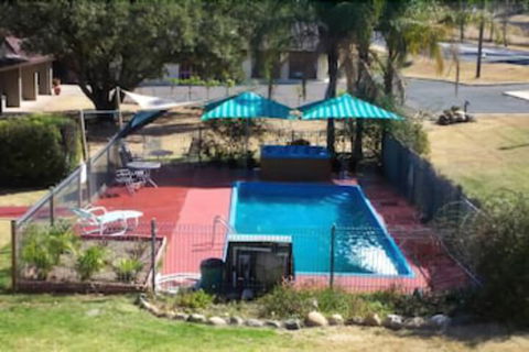 Colonial Inn Tamworth - Accommodation Burleigh 1