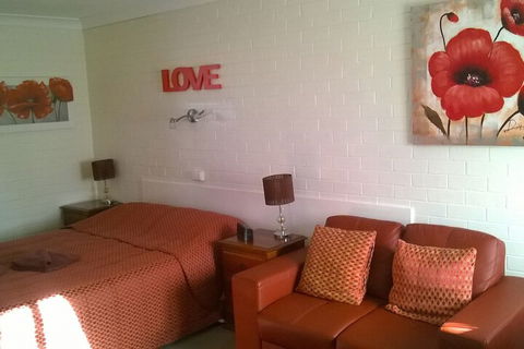 Colonial Inn Tamworth - Accommodation Burleigh 4