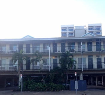 Adventurers Resort - Hostel - Accommodation Burleigh 0