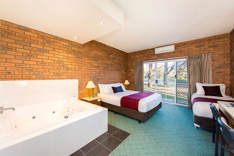 Thurgoona Country Club Resort - Accommodation Burleigh 6