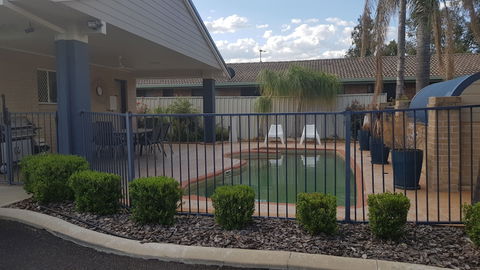 Edward Parry Motel & Apartments - Accommodation Burleigh 4