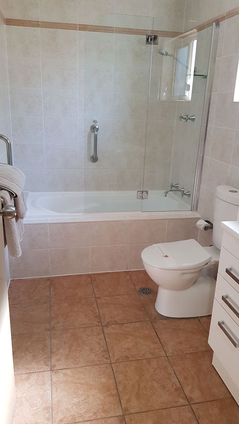Edward Parry Motel & Apartments - Accommodation Burleigh 5
