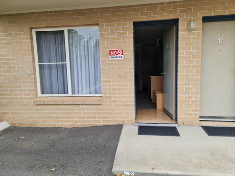 Edward Parry Motel & Apartments - Accommodation Burleigh 1