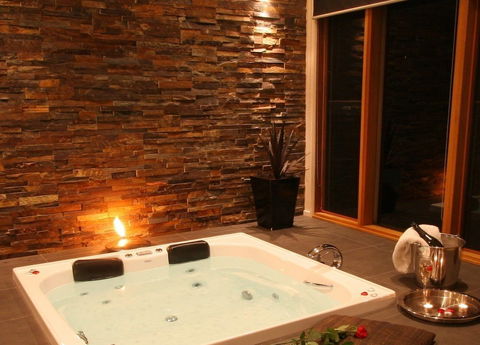 Kudos Villas And Retreats - Accommodation Burleigh 5