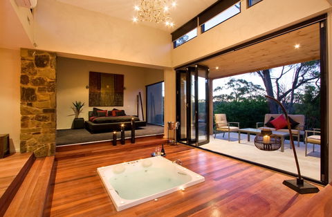 Kudos Villas And Retreats - Accommodation Burleigh 4