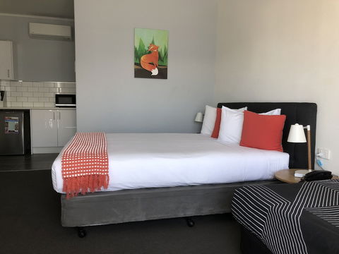 Commodore Motor Inn Albury - Accommodation Burleigh 4