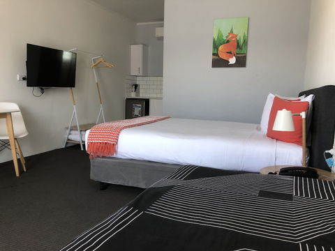 Commodore Motor Inn Albury - Accommodation Burleigh 3