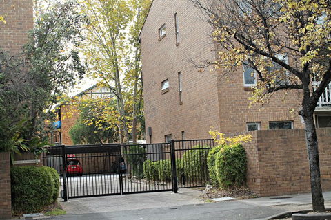 Adelaide Dresscircle Apartments Archer Street - Accommodation Burleigh 4