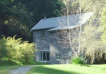 Allenvale - Accommodation Burleigh 1